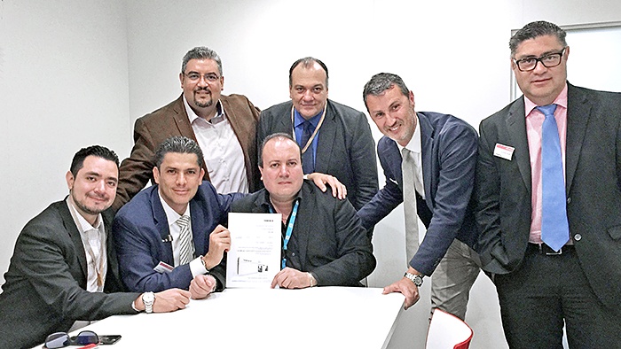 From left to right: Jorge Díaz, Operations Manager (Publi Grafic Internacional), Carlos Rodríguez, Sales Manager (Sun Digital), Cesar Arvizu, Finance Manager (Publi Grafic Internacional), Fernando Mena, Managing Director (Publi Grafic Internacional), Guillermo Mena, General Comptroller (Publi Grafic Internacional), Marco Carrara, Vice President of Sales &amp; Marketing Americas (Bobst Bielefeld GmbH), Miguel Castillo, Regional Service Manager (Bobst Latinoamérica Norte de CV).